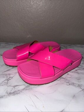 UGG Bright Pink Crisscross Slide Sandals size 7 excellent t condition